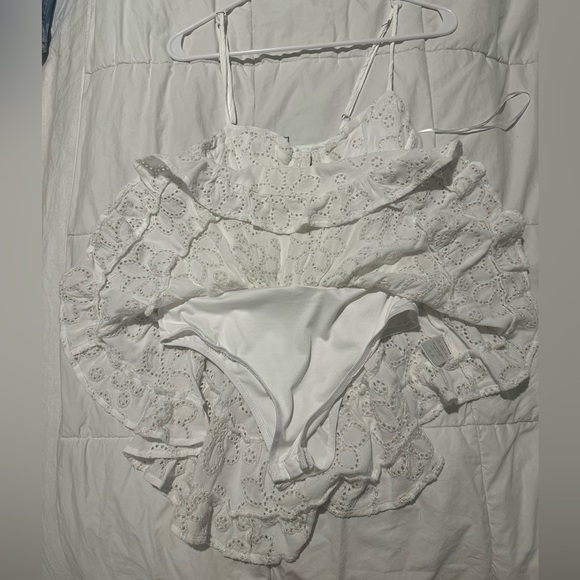 Miss Lola White Lace Aplique Romper Dress - Picture 4 of 5